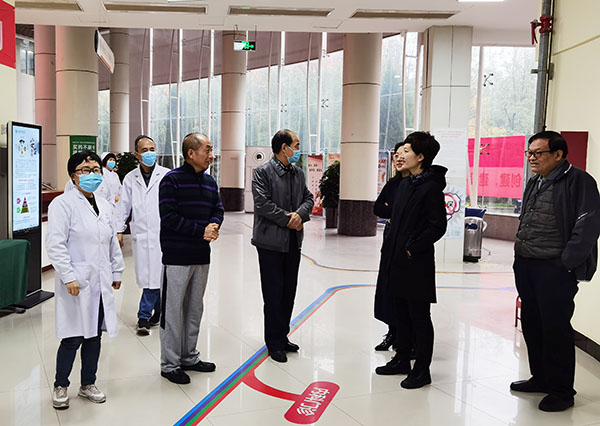 参观门诊大厅 参观门诊大厅